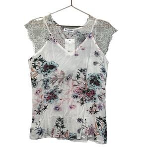 Solution floral and lace sleeveless blouse size small new with tag